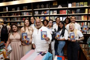 A obra não é apenas mais um romance policial, mas sim uma profunda reflexão sobre os limites nas fronteiras de gênero, moralidade, crime e amor. Inspirado em fatos e rumores persistentes nos bastidores de um Brasil invisível, o livro apresenta uma narrativa repleta de crueldade e sedução, com uma protagonista tão assustadora quanto hipnotizante. "Ardilosa" propõe um olhar desafiador sobre a sociedade, rompendo tabus e convidando o leitor a confrontar seus próprios preconceitos e crenças.